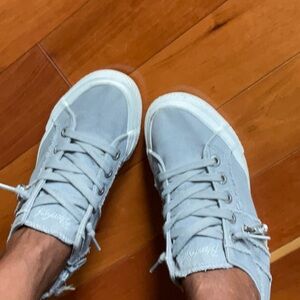 Size 7, blowfish Malibu sneakers